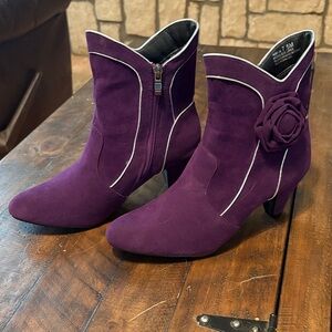 Chic Purple Heeled Boots with Floral Accent